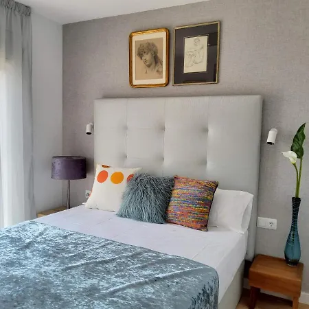Atico Esquinero Muy Soleado Con La Terraza De 50 M2 * Sitges