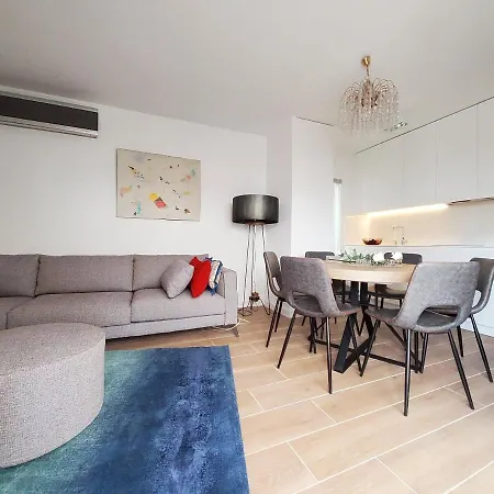 Apartment Atico Esquinero Muy Soleado Con La Terraza De 50 M2